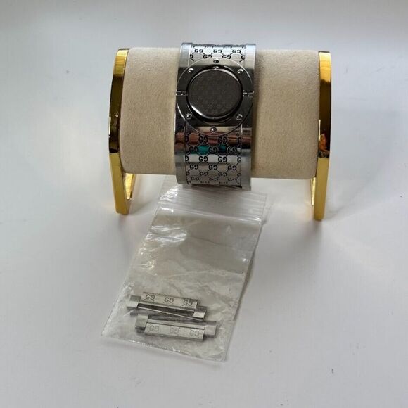 Gucci Wide Twirl Watch Bangle Silver Emboss Logo Swiss Made Mother Of Pearl 90s - Picture 8 of 9